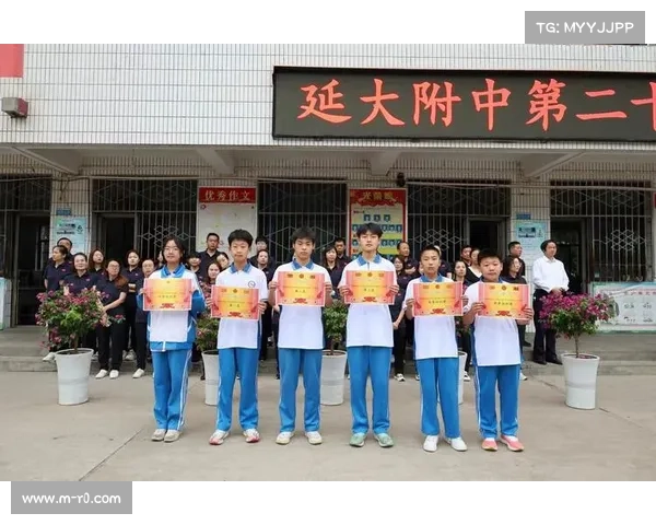 番禺附中篮球队日常训练刻苦，暑假期间校园仍见队员拼搏身影